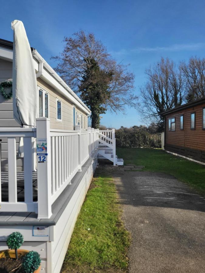 Idyllic Lakeview Lodge Chichester Buitenkant foto
